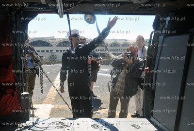 Okrety 12 panstw uczestniczacych w miedzynarodowych...