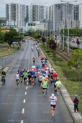 Zawodnicy na trasie II PZU Gdansk Maraton. 
15.05.2016
fot....