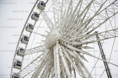 Gdansk. Montaz kola widokowego na Wyspie Spichrzow.
13.06.2016
fot....