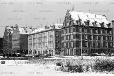 Zaśnieżony Dom Prasy na Targu Drzewnym w Gdańsku....