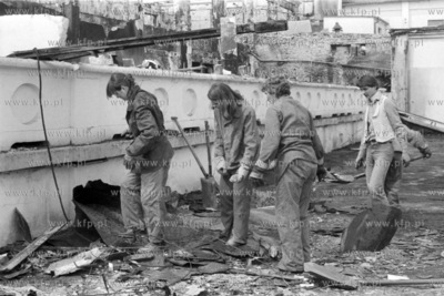 Młodziez gdyńskiego Liceum Plastycznego w czynie...