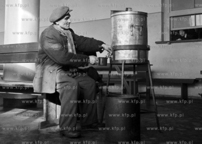 Chwila przerwy w pracy. (lata50)
1958
0005249z
Fot....