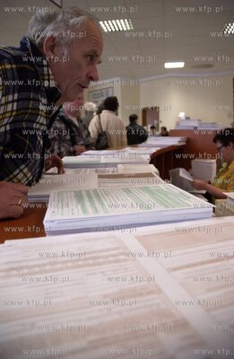 Gdansk. Pierwszy Urzad Skarbowy. Ostatni dzien skladania...