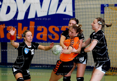 Hala MOSiR w Rumi. Play-offy w ekstraklasie pilki recznej...