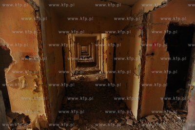 Nadole nad Jeziorem Zarnowieckim. Ruiny ogromnego Hotelu...