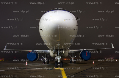 Gdansk, Rebiechowo. Nz. Embraer EMB-175LR linii LOT...