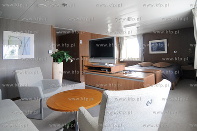 Gdynia. Do nabrzeza w Baltyckim Terminalu Kontenerowym...