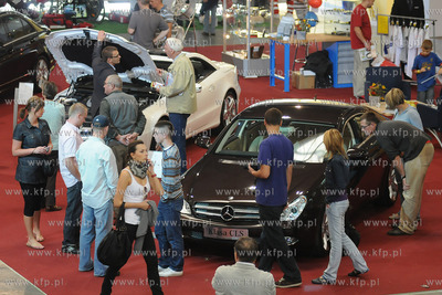 Trojmiejskie Targi Motoryzacyjne w hali wystawienniczej...