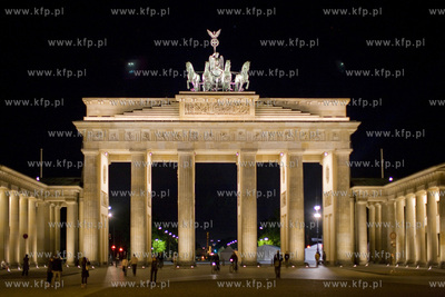 Berlin. Brama Brandenburska zabytkowa budowla w Berlinie,...