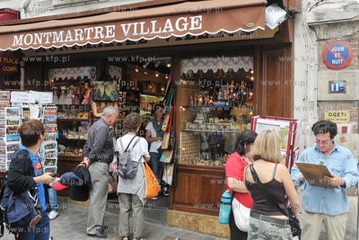 Montmartre - historyczna dzielnica Paryza polozona...