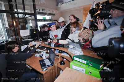Protest milczenia pod siedziba gdanskiego NFZ pt. Kazdy...