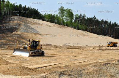 Budowa autostrady A1 na odcinku Torun - Strykow. 25.04.2011...