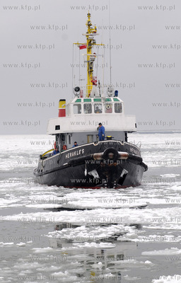 Zima w gdynskim porcie. Nz. holownik Herakles

17.02.2012

Fot....