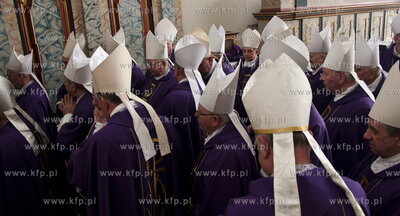 Bazylika katedralna w Pelplinie. Uroczystości pogrzebowe...