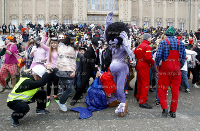 Przed Muzeum Narodowym w Szczecinie, na Wałach Chrobrego...