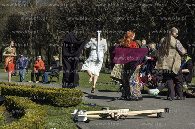 Oliwa, Park Oliwski. II Festiwal Etnowiosnowisko. Happening...