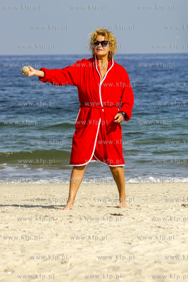 Plaża w Jelitkowie. Wspólna kąpiel morsów,  Ewy...