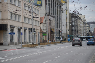 Gdynia. Srodki ostroznosci w zwiazku z pandemia koronawirusa...