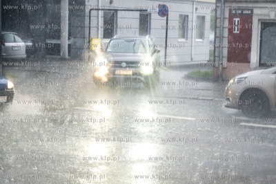 Wejherowo, ul. Św. Jana. Ulewny deszcz z gradem.10.08.2021...