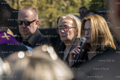 Gdańsk. Cmentarz Łostowicki. Uroczystości pogrzebowe...