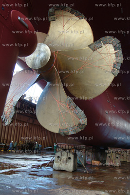 Stocznia Gdynia S.A. W doku najdluzszy wybudowany w...