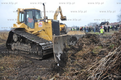 Rozpoczecie prac ziemnych pod budowe stadionu pilkarskiego...