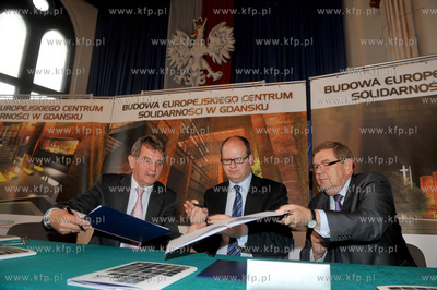 Uroczyste podpisanie umowy na budowe Europejskiego...