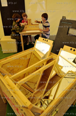 Plac przy kosciele sw. Mikolaja w Gdansku. Wystawa...