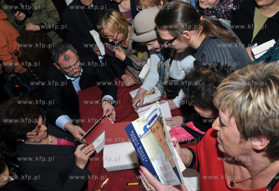 Promocja ksiazki Danuta Walesa marzenia i tajemnice....