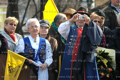 Uroczystosci rozpoczecia Dnia Kaszubskiego pod pomnikiem...