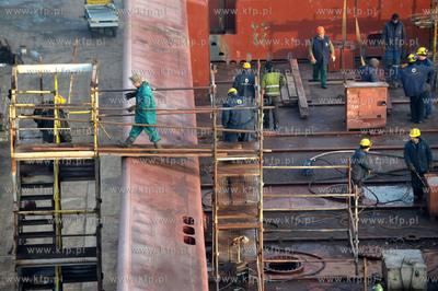 Stocznia Gdansk. Budowa statku typu PSV Ocean Art do...