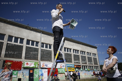 Boisko Zespolu Szkol Ogolnoksztalcacych nr 8 przy ul....