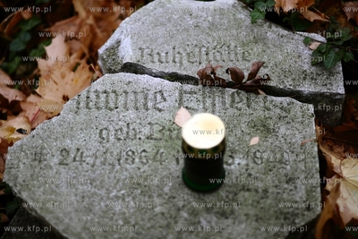 Gdansk - Wrzeszcz. Zapomniany cmentarz urnowy z poczatku...