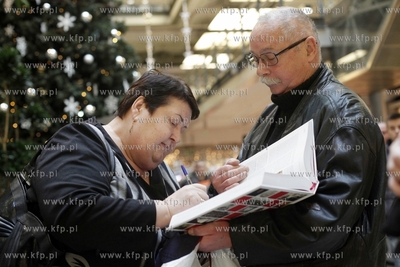 Gdansk. Centrum Handlowe Manhattan. Promocja albumu...