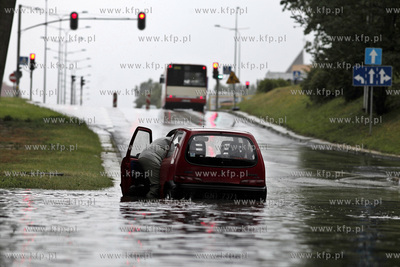 Gdansk Zaspa. Zalany przejazd pod wiaduktem na Al....