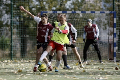 Gdansk Zaspa. Pilkarski turniej dzikich druzyn Do przerwy...