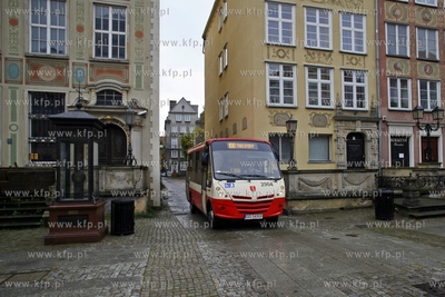 Inauguracja linii autobusowej 100, ktora mieszkancy...
