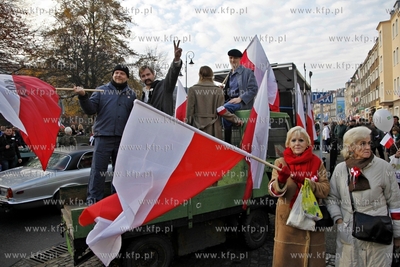 Gdansk. Parada na Swieto Niepodleglosci. Nz. wozek...