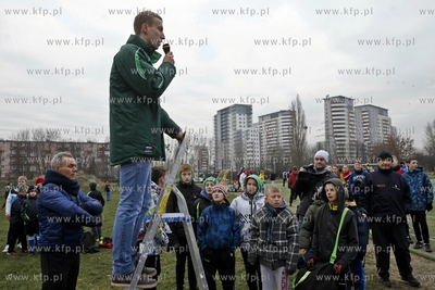 Gdansk Zaspa. Pilkarski turniej dzikich druzyn Do przerwy...