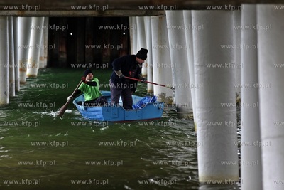 Pozimowa kosmetyka molo w Gdańsku Brzeźnie.
13.05.2015
fot....