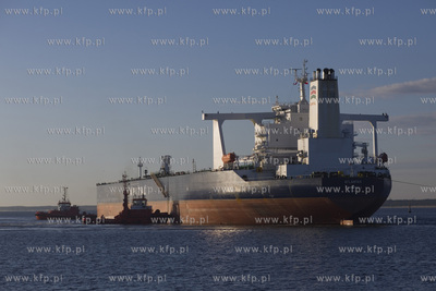 Irański supertankowiec M/T Atlantas wpływa do Naftoportu...