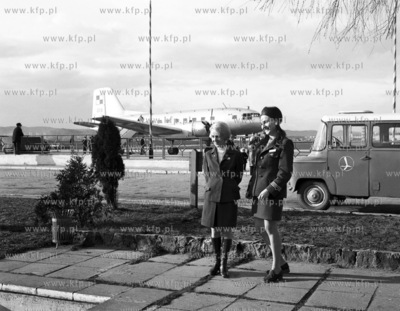 Stewardesy PLL LOT na lotnisku w Gdansku - Wrzeszczu....
