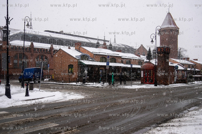 Zima z Gdańsku. Zabytkowa Hala Targowa przy Podwlu...