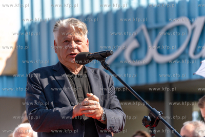 Gdańsk. Plac Solidarności. Symboliczne otwarcie bramy...