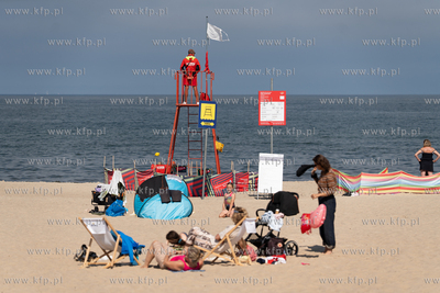 Ratownik WOPR na wieżyczce na plaży w Sopocie. 15.07.2026...