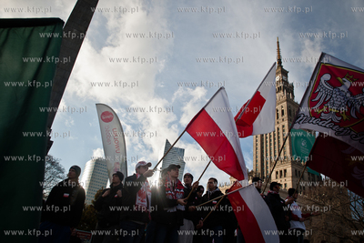 Warszawski "Marsz Niepodległosci" organizowany przez...