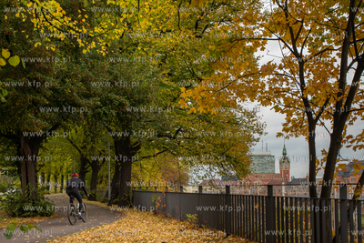 Gdańsk, ul. 3 maja. Jesienny krajobraz. 15.10.2021...
