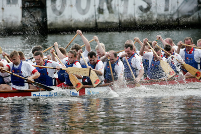 Gdansk. Motlawa.VI Charytatywne Regaty Smoczych Lodzi...