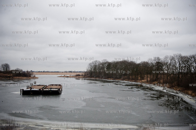 Montaz wazacych 135 ton dwoch sekcji przesla zwodzonego...