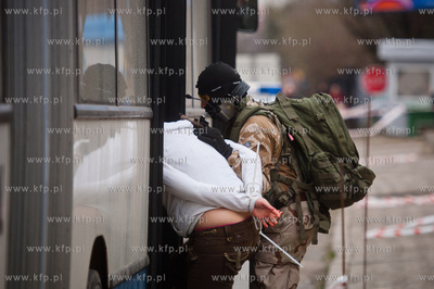 Gdansk. Wspolne cwiczenia grupy antyterrorystycznej...